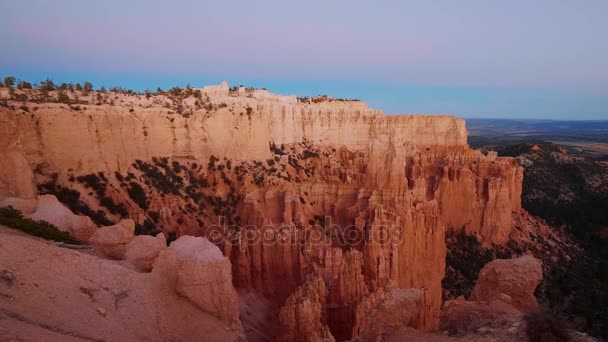 Schönstes Wahrzeichen Utahs - der berühmte Bryce Canyon Nationalpark — Stockvideo