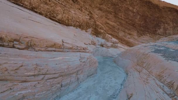 Ölüm Vadisi Ulusal Parkı 'ndaki İnanılmaz Mozaik Kanyonu — Stok video