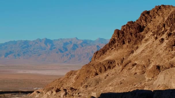 Золотые скалы Золотого Каньона в Национальном парке Долина Смерти — стоковое видео