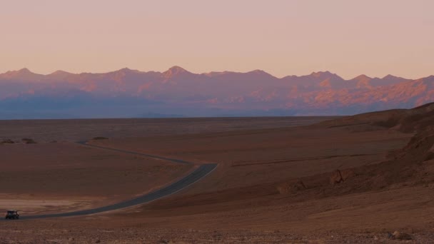 Parc National de la Vallée de la Mort après le coucher du soleil - belle vue en soirée — Video