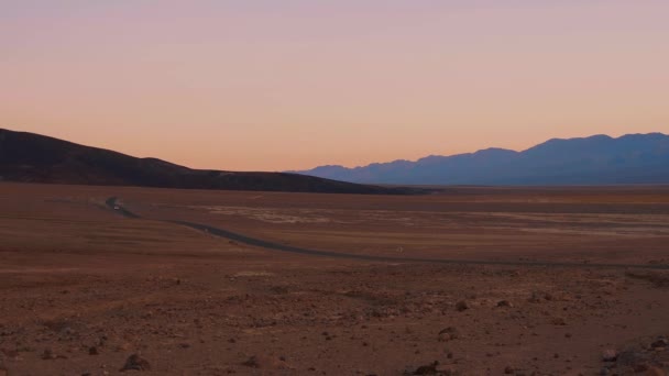 晚上俯瞰加利福尼亚死亡谷的广角景观 — 图库视频影像