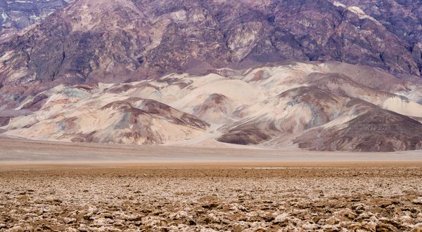 Las increíbles rocas de colores y montañas en el Parque Nacional del Valle de la Muerte - Artistas Paleta — Foto de Stock
