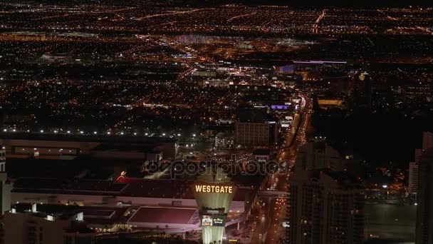 Gece Las Vegas üzerindeki hava manzarası - LAS VEGAS-NEVADA, 11 Ekim 2017 — Stok video