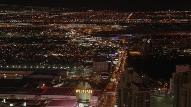 Widok z lotu ptaka na miasto Las Vegas nocą - LAS VEGAS-NEVADA, 11 października 2017 — Wideo stockowe