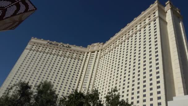 A híres Monte Carlo Hotel és Kaszinó Las Vegasban - LAS VEGAS-NEVADA, Október 11, 2017 — Stock videók