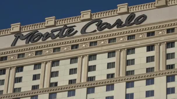 Berühmtes Monte Carlo Hotel und Casino in Las Vegas - LAS VEGAS-NEVADA, 11. OKTOBER 2017 — Stockvideo