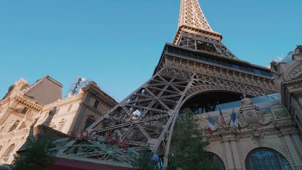 La Torre Eiffel en el Hotel y Casino Paris Las Vegas - LAS VEGAS-NEVADA, 11 de octubre de 2017 — Vídeos de Stock