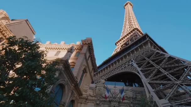 Eiffeltornet på Paris Las Vegas Hotel and Casino - LAS VEGAS-NEVADA, 11 oktober 2017 — Stockvideo