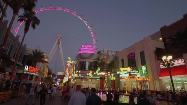 A roda gigante em Las Vegas no Linq - LAS VEGAS-NEVADA, OUTUBRO 11, 2017 — Vídeo de Stock