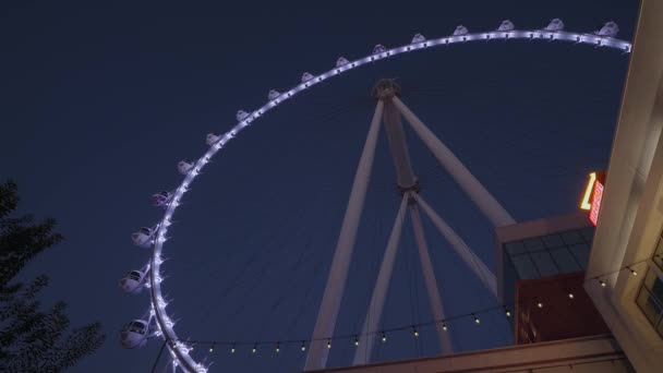 Ferris Wheel w Las Vegas nocą - LAS VEGAS-NEVADA, PAŹDZIERNIK 11, 2017 — Wideo stockowe