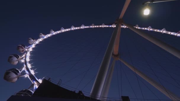 Riesenrad in Las Vegas bei Nacht - LAS VEGAS-NEVADA, 11. OKTOBER 2017 — Stockvideo