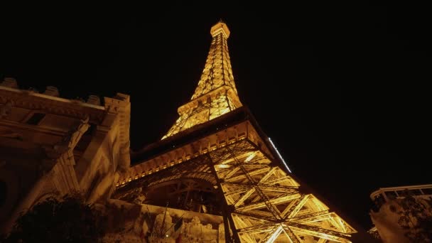 The Eiffel Tower at Paris Las Vegas Hotel and Casino - LAS VEGAS-NEVADA, 11 октября 2017 — стоковое видео