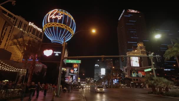 Paris Hotel and Casino à Las Vegas - vue imprenable sur la nuit - LAS VEGAS-NEVADA, 11 OCTOBRE 2017 — Video