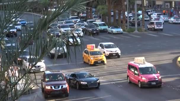 Gatutrafiken på Las Vegas Boulevard - LAS VEGAS-NEVADA, 11 oktober 2017 — Stockvideo