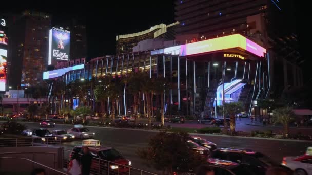 Las Vegas 'taki modern Cosmopolitan Otel ve Kumarhanesi LAS VEGAS-NEVADA, 11 Ekim 2017 — Stok video