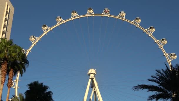 High Roller Ferris Wheel v Las Vegas - slavné Giant Wheel - LAS VEGAS-NEVADA, 11. října 2017 — Stock video