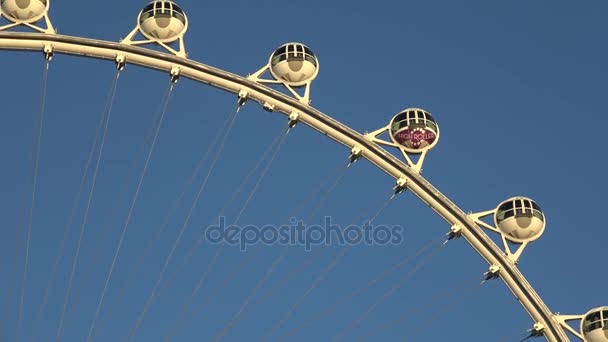 High Roller Ferris Wheel v Las Vegas - slavné Giant Wheel - LAS VEGAS-NEVADA, 11. října 2017 — Stock video