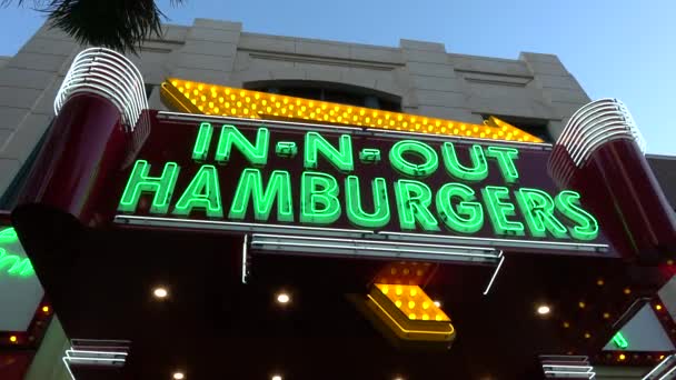 In n out hamburger a Las Vegas - LAS VEGAS-NEVADA, 11 ottobre 2017 — Video Stock