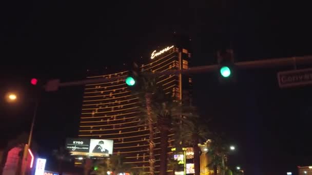 Cavalcando la striscia a Las Vegas - incredibile vista sulla strada su Las Vegas Boulevard - LAS VEGAS-NEVADA, 11 ottobre 2017 — Video Stock