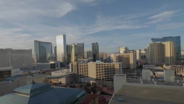 Вид с воздуха на современные отели в Лас-Вегасе - ЛАС-ВЕГАС-НЕВАДА, 11 ОКТЯБРЯ 2017 — стоковое видео