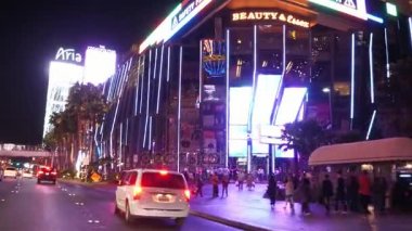 Las Vegas strip üzerinde gece - Cosmopolitan Hotel and Casino - Las Vegas Nevada, 11 Ekim 2017 adlı sürüş