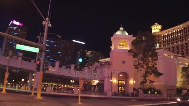 Rijden van de strip in Las Vegas - amazing straatmening op Las Vegas Boulevard - Las Vegas-Nevada, 11 oktober 2017 — Stockvideo