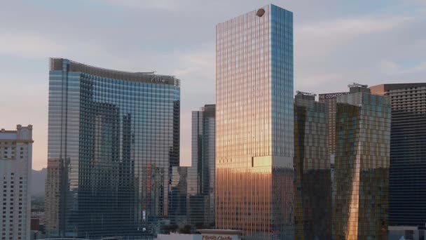 Modernes Aria- und Mandarin-Hotel in Las Vegas - schöner Abendblick - LAS VEGAS-NEVADA, 11. OKTOBER 2017 — Stockvideo