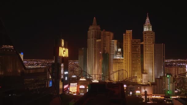 Amazing view over Las Vegas hotels at the strip by night - LAS VEGAS-NEVADA, OCTOBER 11, 2017 — Stock Video