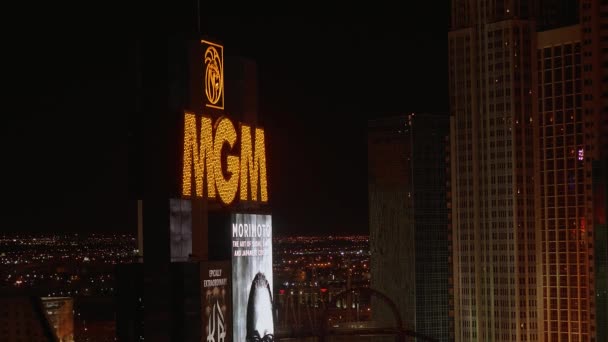 MGM Hotel Las Vegas de noche - LAS VEGAS-NEVADA, 11 de octubre de 2017 — Vídeos de Stock