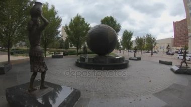 Tulsa 'nın merkezindeki Rotary Plaza - TULSA-OKLAHOMA, 21 Ekim 2017