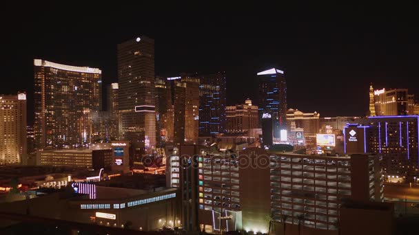 ラスベガス市の夜のライト-ラスベガスストリップの素晴らしいホテル-ラスベガス-NEVADA, 2017年10月11日 — ストック動画