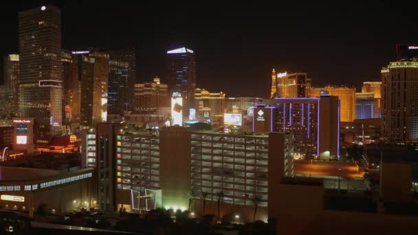 Las Vegas city lights di notte - gli incredibili hotel di Las Vegas Strip - LAS VEGAS-NEVADA, 11 OTTOBRE 2017 — Video Stock