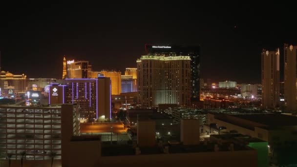 Las Vegas City lights at night - the amazing hotels at Las Vegas Strip - LAS VEGAS-NEVADA, OCTOBER 11, 2017 — Stock videók