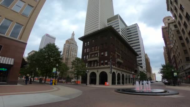 Promenade dans le quartier du centre-ville de Tulsa - rues vides sans circulation - TULSA-OKLAHOMA, 21 OCTOBRE 2017 — Video