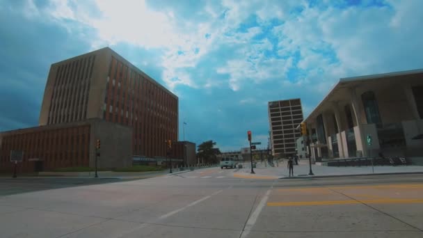 Street view nel centro di Tulsa - wide angle view - TULSA-OKLAHOMA, 21 OTTOBRE 2017 — Video Stock