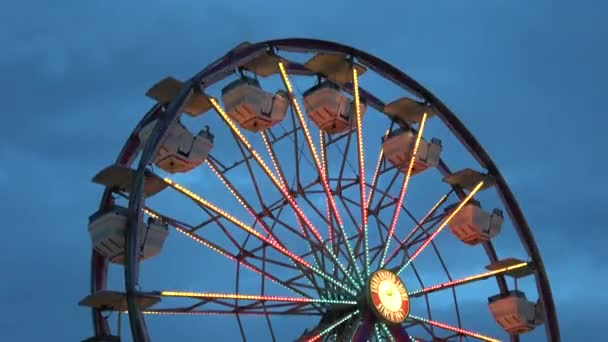 Популярные достопримечательности на ярмарке Октоберфест в Талсе, Оклахома - TULSA-OKLAHOMA, 21 октября 2017 года — стоковое видео