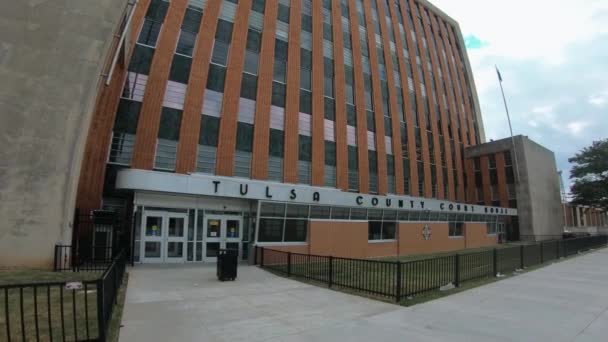 Tulsa County Court House in the city center - TULSA-OKLAHOMA, 21 Οκτωβρίου 2017 — Αρχείο Βίντεο