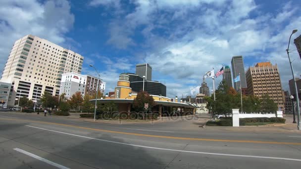Prachtig weids uitzicht over Tulsa Downtown met MTTA - TULSA-OKLAHOMA, OKTOBER 21, 2017 — Stockvideo