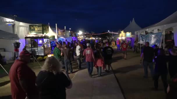 Październikowy festiwal i targi w Tulsie Oklahomie wieczorem - TULSA-OKLAHOMA, 21 października 2017 — Wideo stockowe