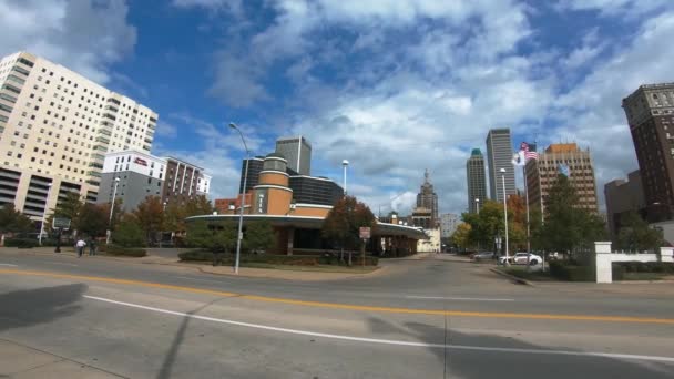 MTTA - TULSA-OKLAHOMA, 21 Ekim 2017 ile Tulsa şehir merkezi üzerinde güzel bir geniş açı görünümü — Stok video