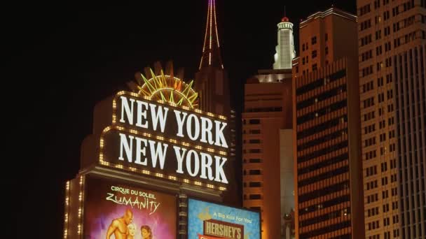 New York New York Hotel en Las Vegas - ubicado en la franja - LAS VEGAS-NEVADA, 11 de octubre de 2017 — Vídeo de stock