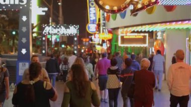 Las Vegas Bulvarı - geceleri popüler ve yoğun bir yer - LAS VEGAS-NEVADA, 11 Ekim 2017