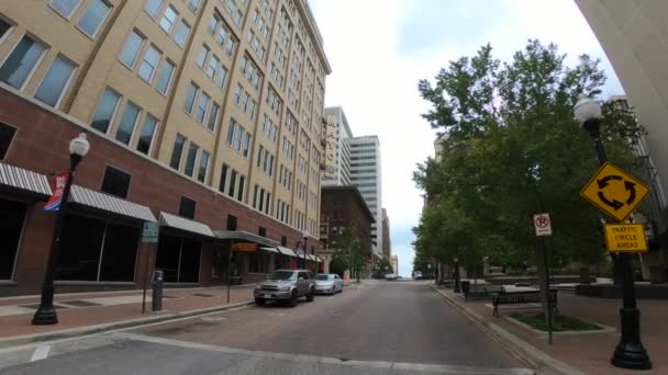 Caminhe pelo distrito de Tulsa - ruas vazias sem trânsito - TULSA-OKLAHOMA, 21 de outubro de 2017 — Vídeo de Stock