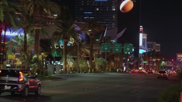 Berühmter Las Vegas Boulevard in der Nacht auch als Strip bekannt - LAS VEGAS-NEVADA, 11. OKTOBER 2017 — Stockvideo