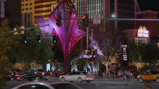 Tráfego de rua na Las Vegas Boulevard no NY NY Hotel - LAS VEGAS-NEVADA, OUTUBRO 11, 2017 — Vídeo de Stock