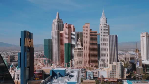 Krásné panorama Las Vegas Strip s NY NY Hotel a Casino - LAS VEGAS-NEVADA, 11. října 2017 — Stock video