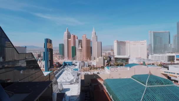 Skyline van Las Vegas strip - Luchtfoto - LAS VEGAS-NEVADA, OKTOBER 11, 2017 — Stockvideo