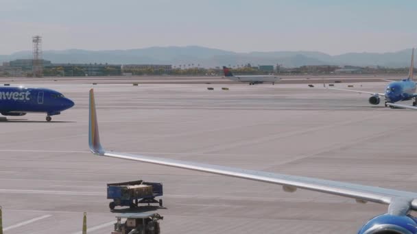 Aeropuerto McCarran en Las Vegas - LAS VEGAS-NEVADA, 11 de octubre de 2017 — Vídeos de Stock