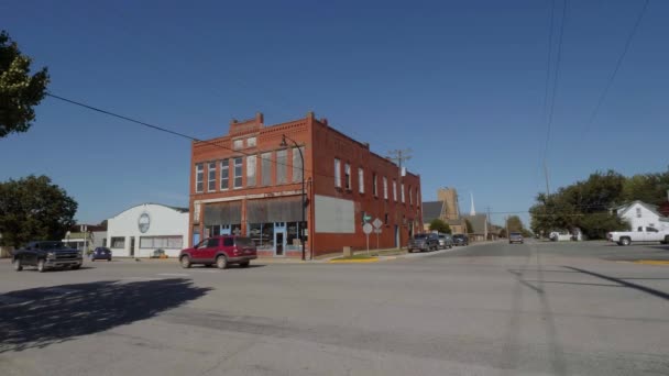 Vista de la calle en un pequeño pueblo de Oklahoma en la Ruta 66 - OKLAHOMA CITY-OKLAHOMA, 21 de octubre de 2017 — Vídeo de stock