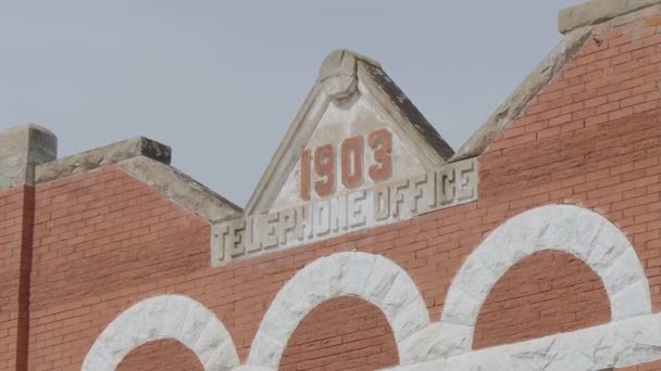 Voormalig telefoonkantoor in de stad Stroud in Oklahoma - OKLAHOMA CITY-OKLAHOMA, OKTOBER 21,2017 — Stockvideo